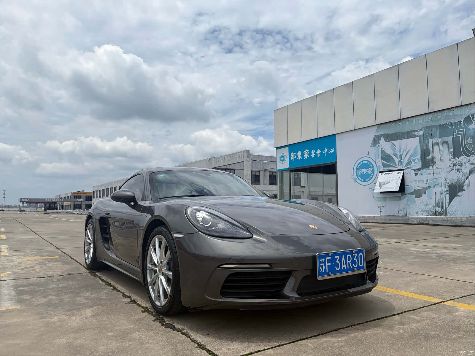 Porsche Cayman, 2020 3