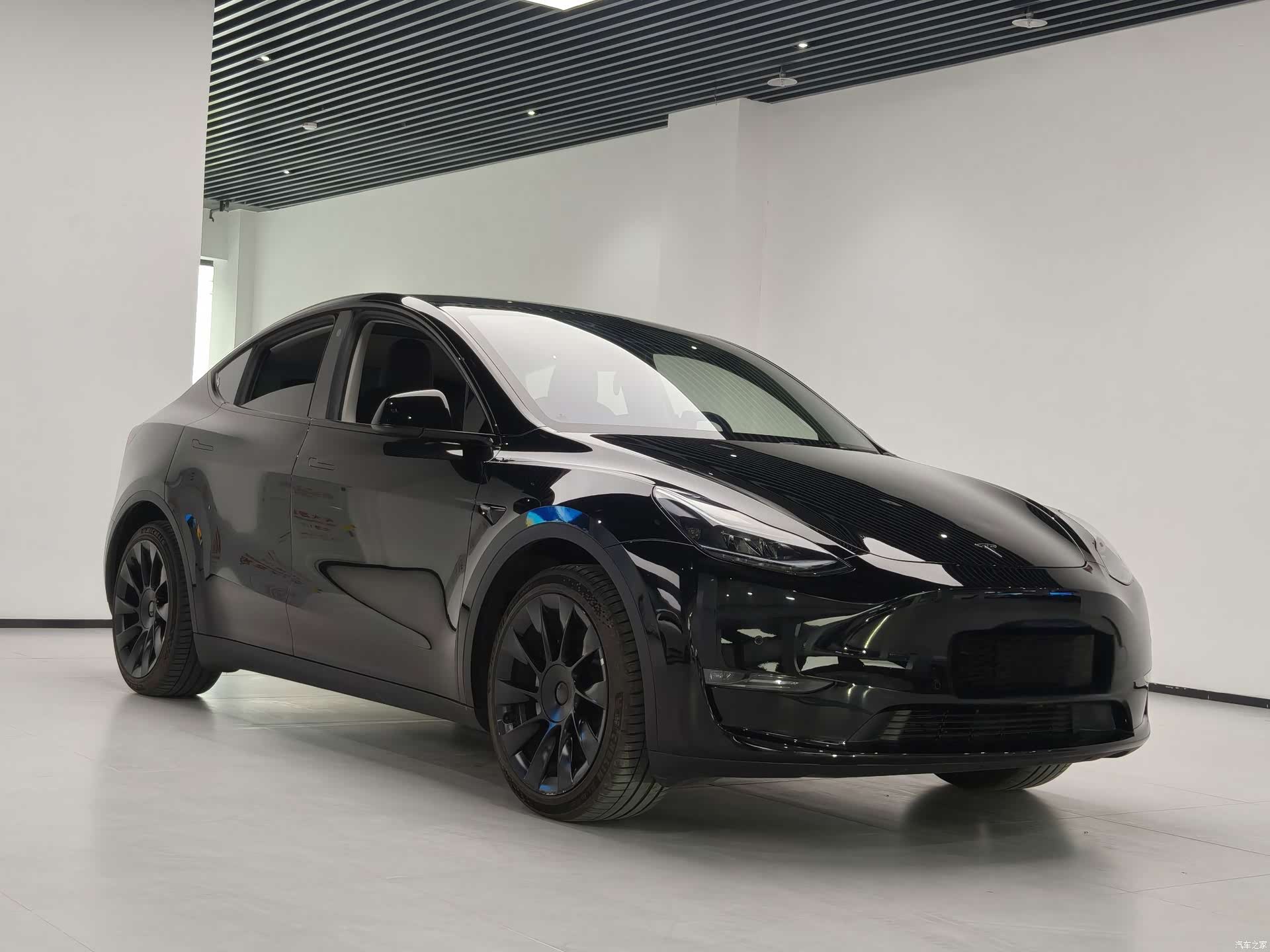 Tesla Model Y, 2023 3