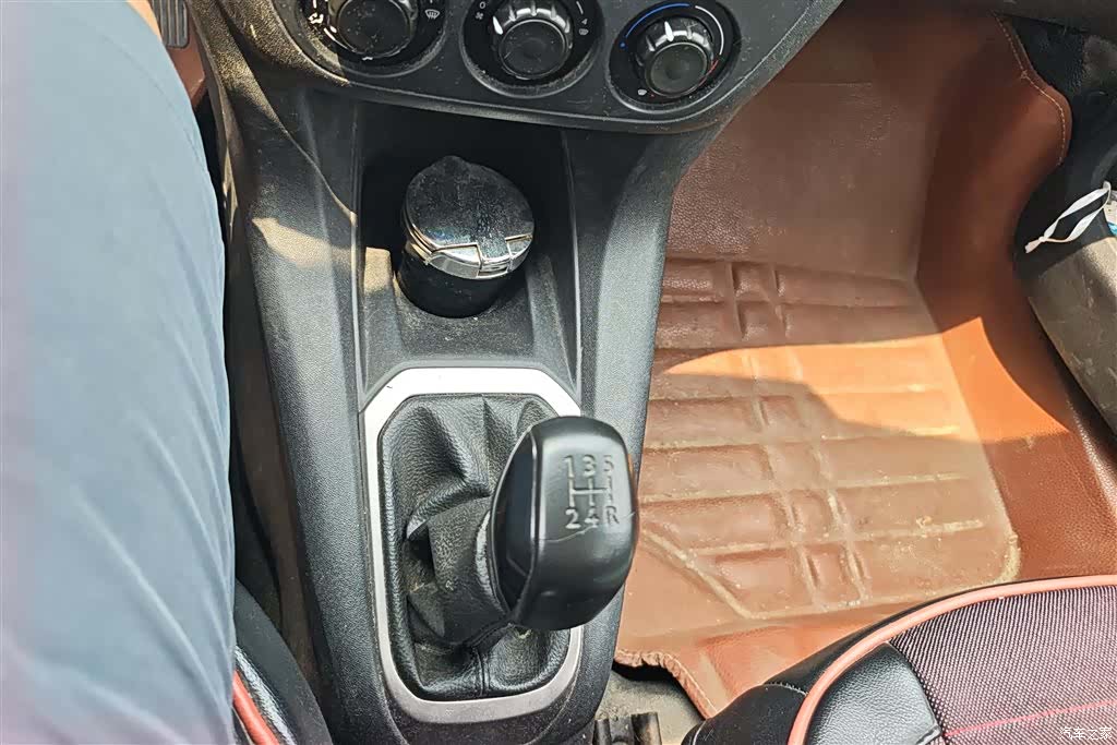 Peugeot 301, 2016 16