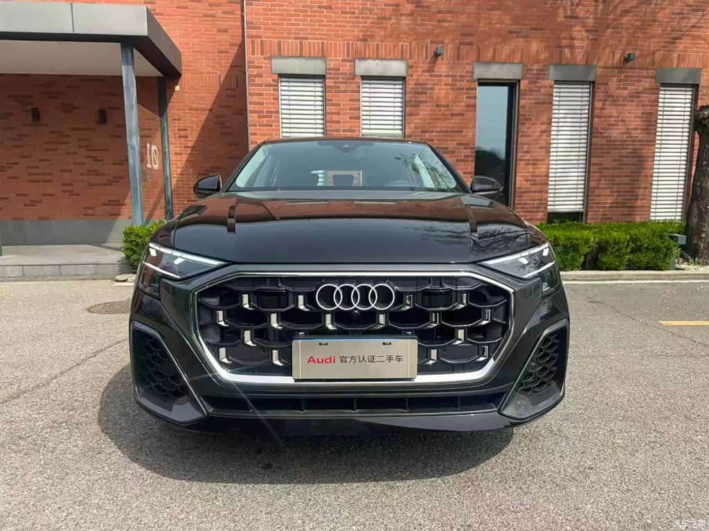 Audi Q8, 2025 11