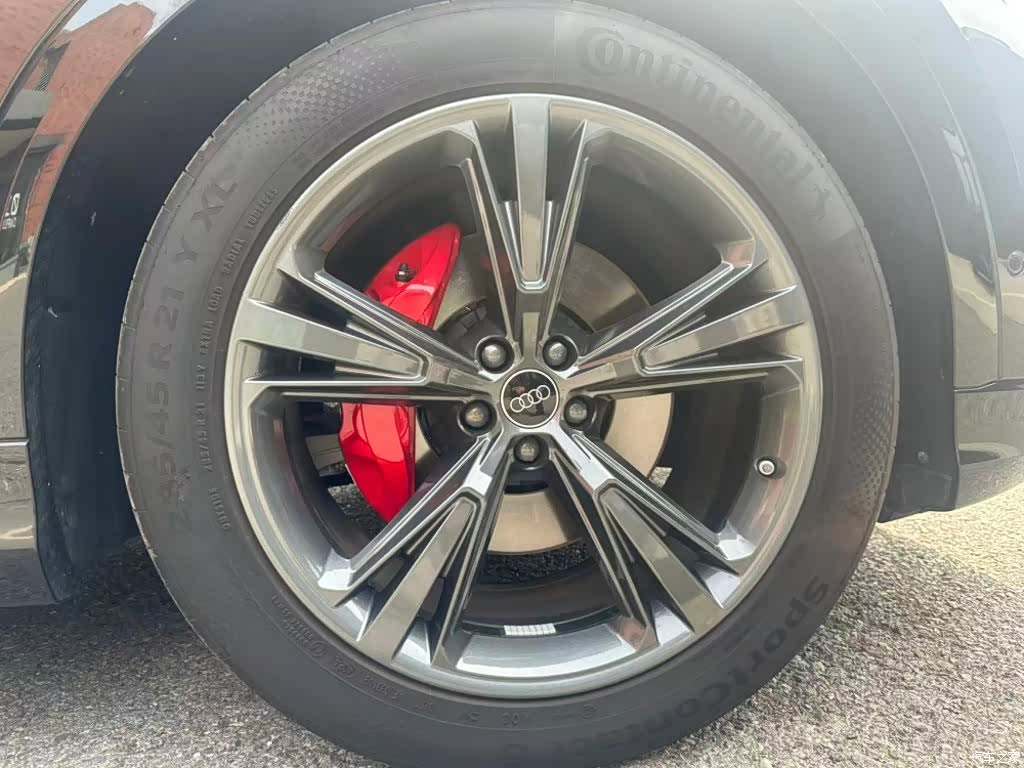 Audi Q8, 2025 17