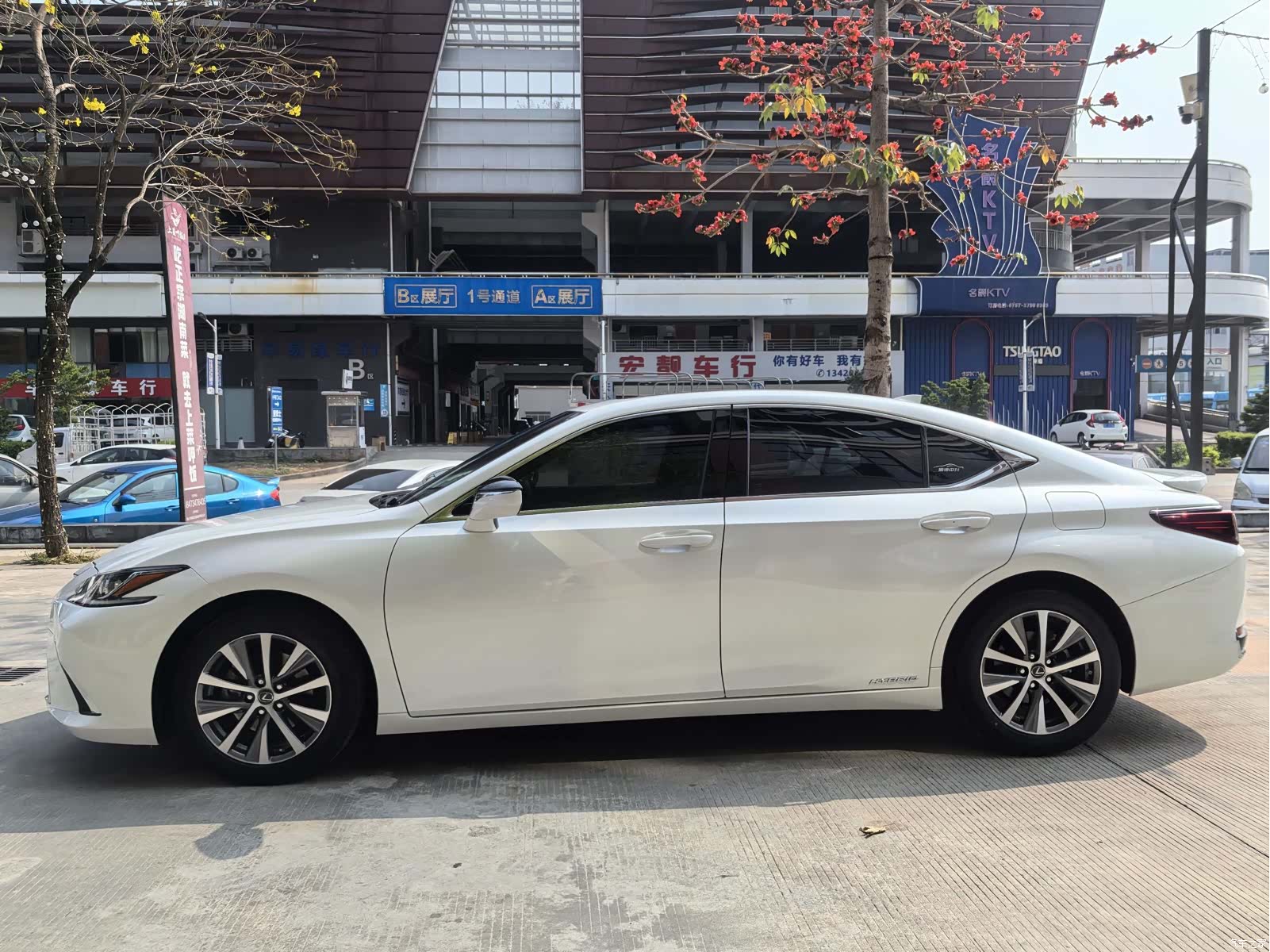 Lexus ES, 2019 4