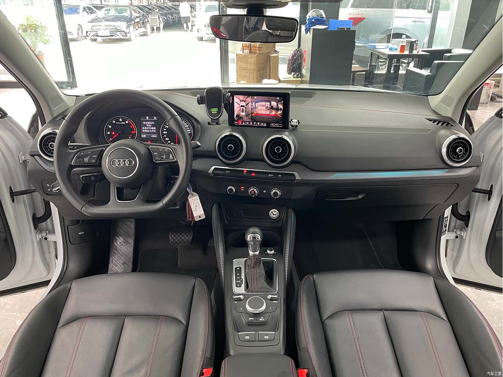 Audi Q2L, 2023 8
