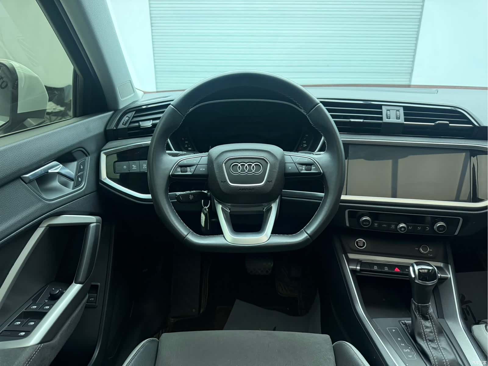 Audi Q3, 2023 13