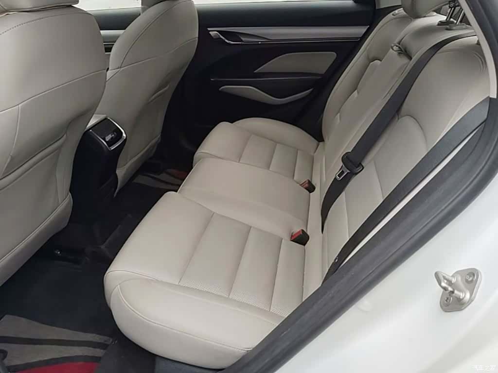 Geely Binray, 2018 17