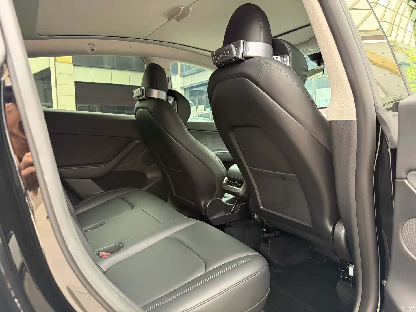 Tesla Model Y, 2023 7