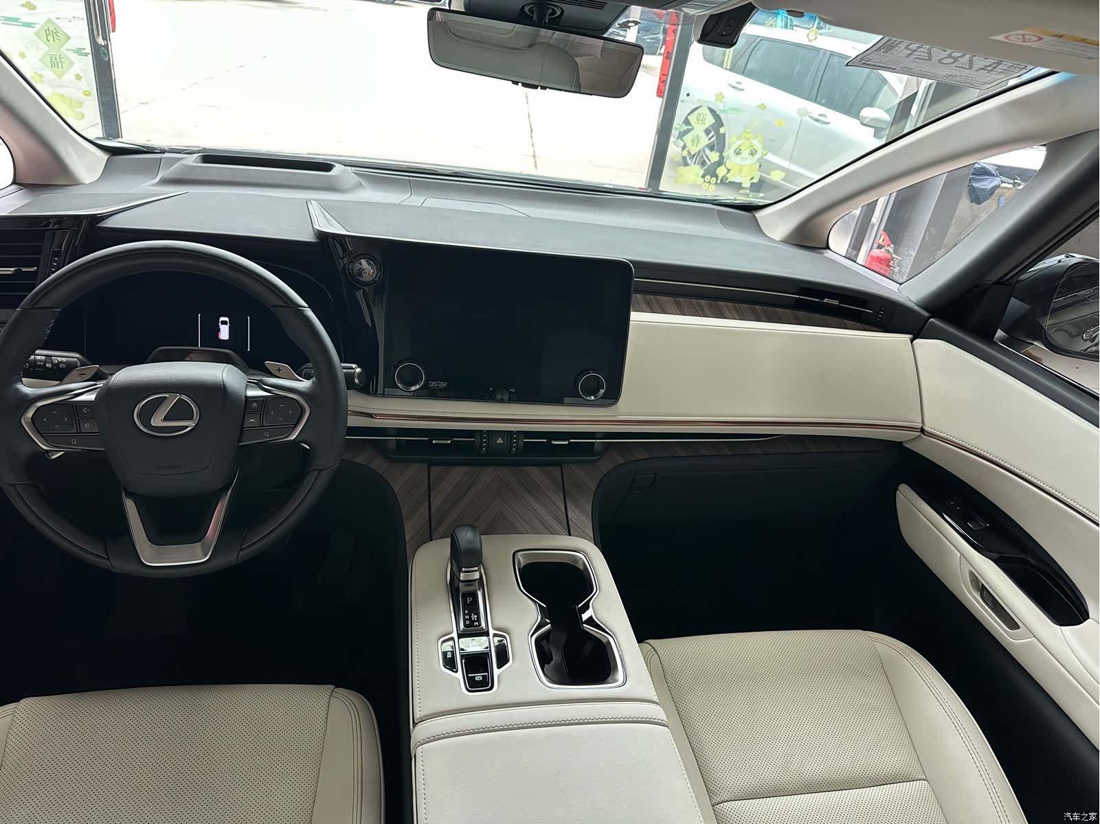 Lexus LM, 2025 13