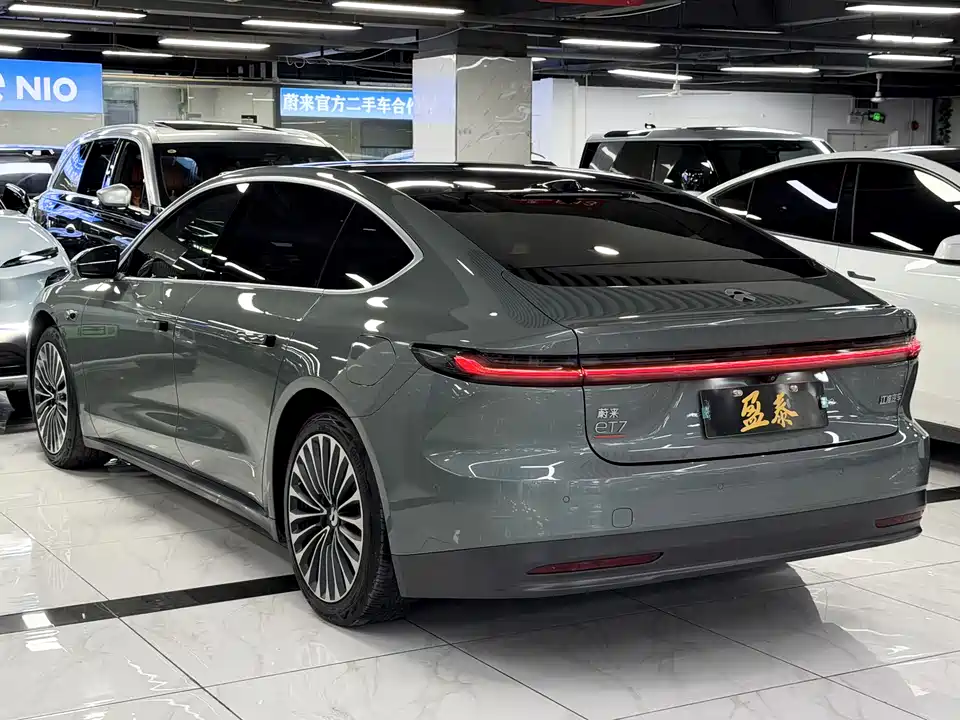 NIO ET7