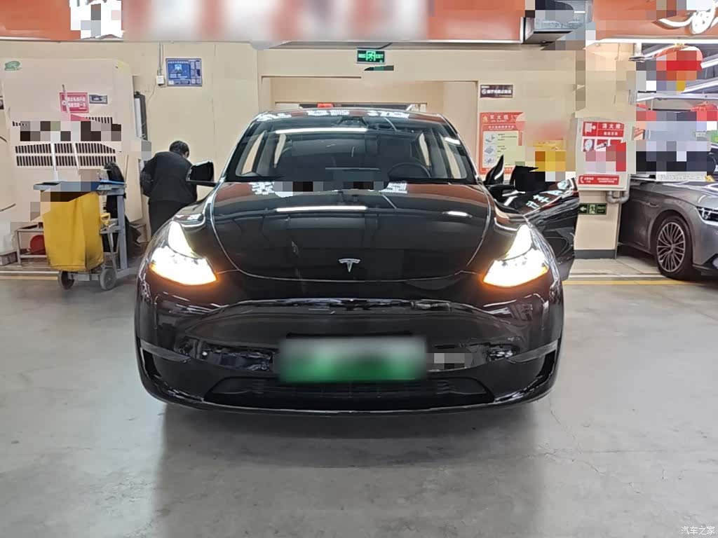 Tesla Model Y, 2022 3