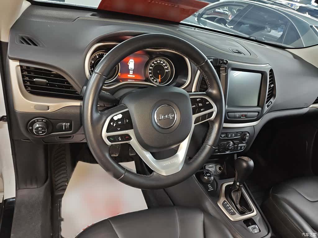 Jeep Cherokee, 2018 3