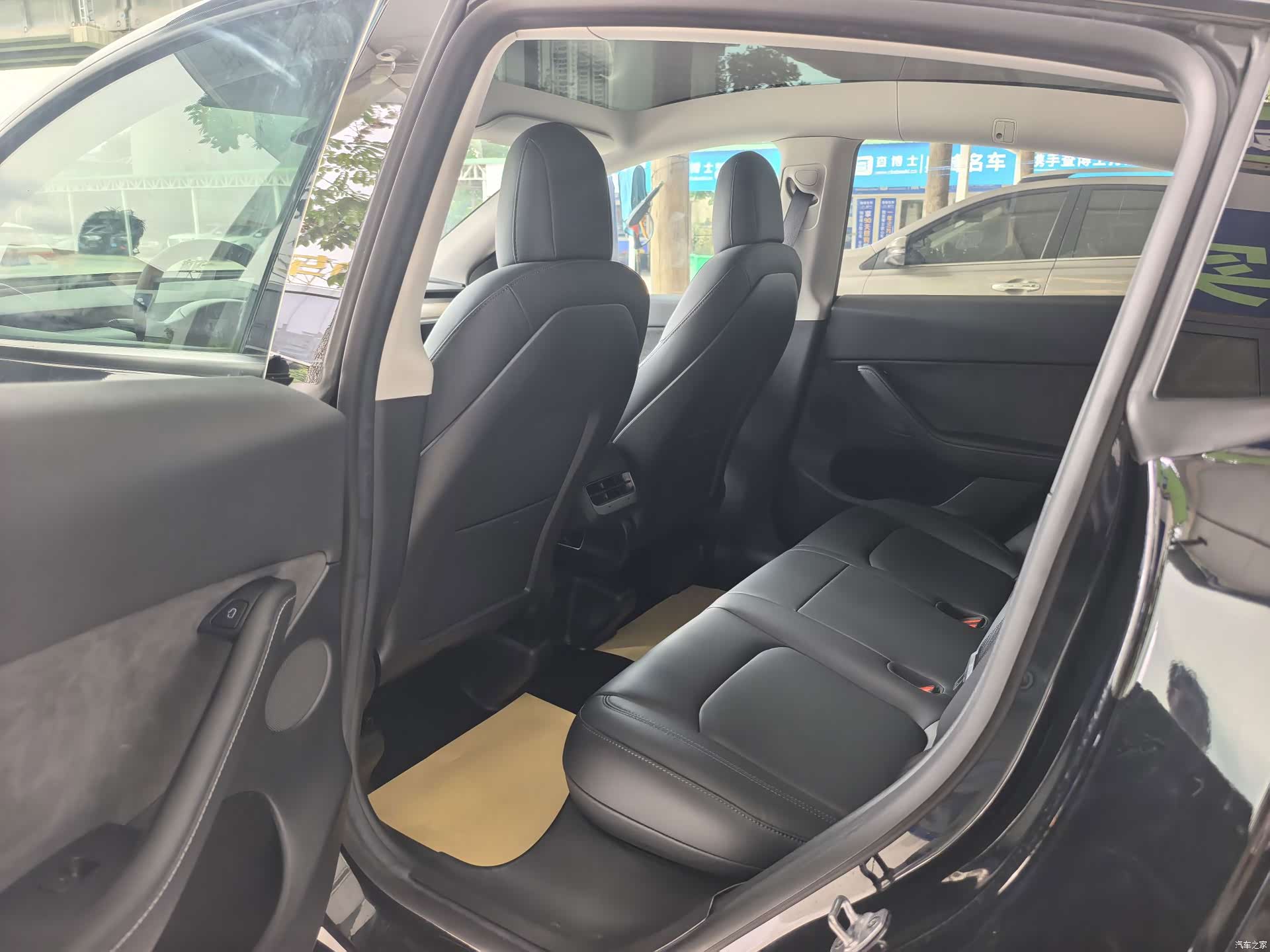 Tesla Model Y, 2022 14
