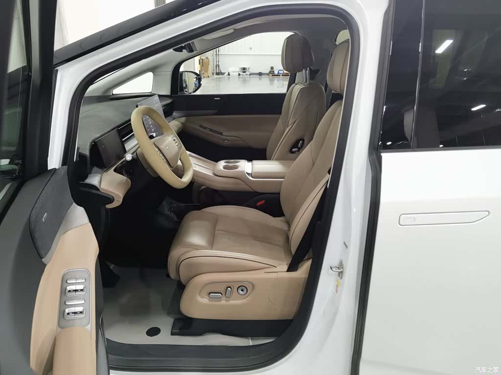 Xpeng X9, 2025 10