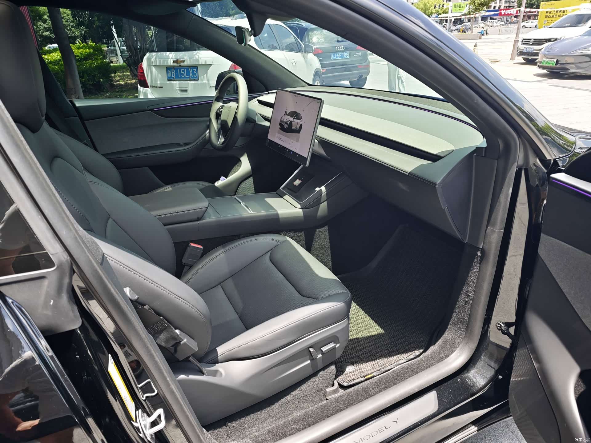 Tesla Model Y, 2026 8