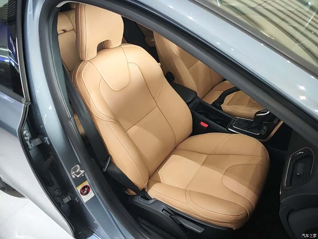 Volvo V40, 2016 25