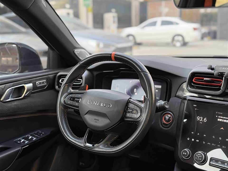 Lynk & Co 02 Hatchback