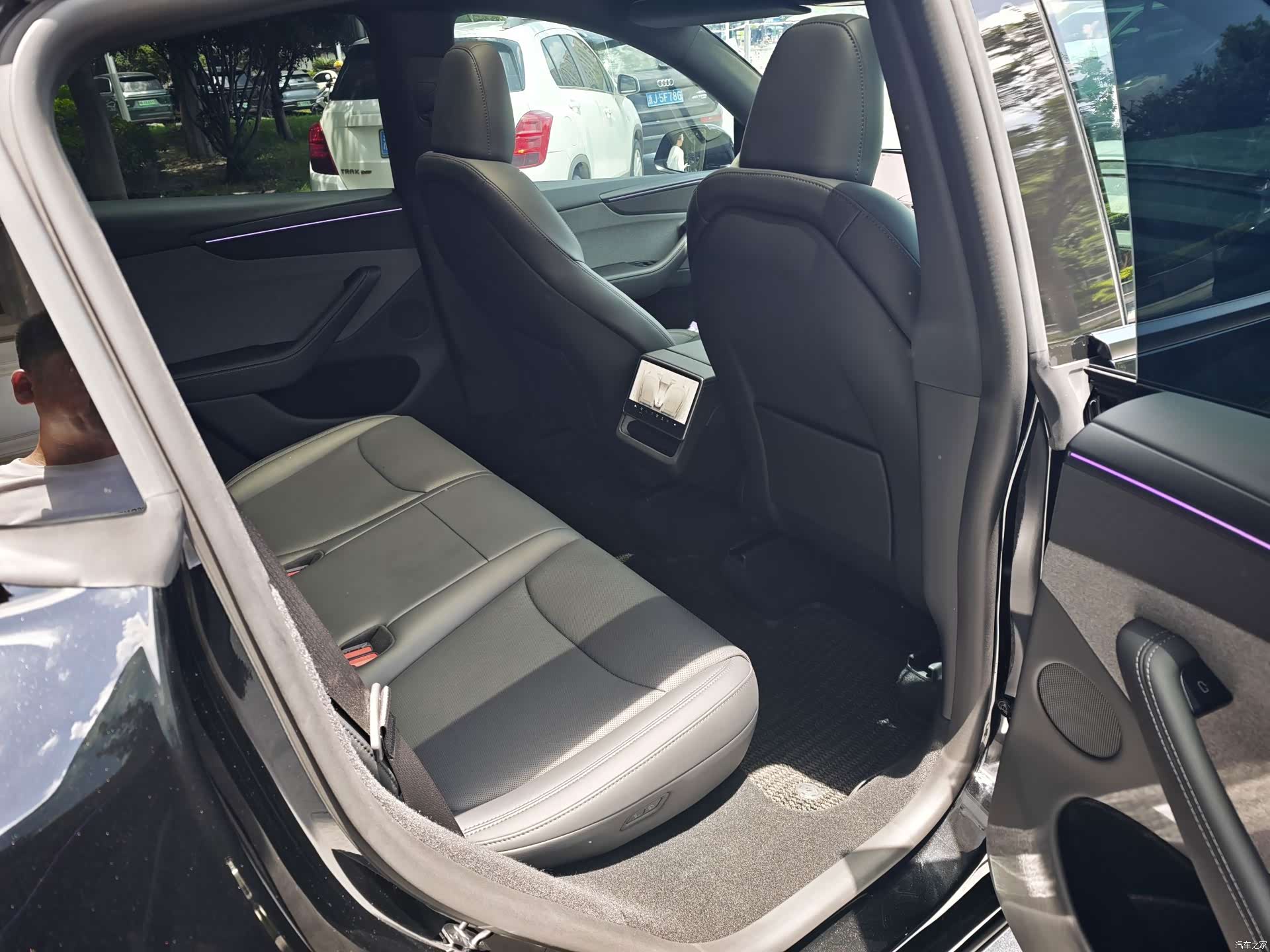 Tesla Model Y, 2026 14