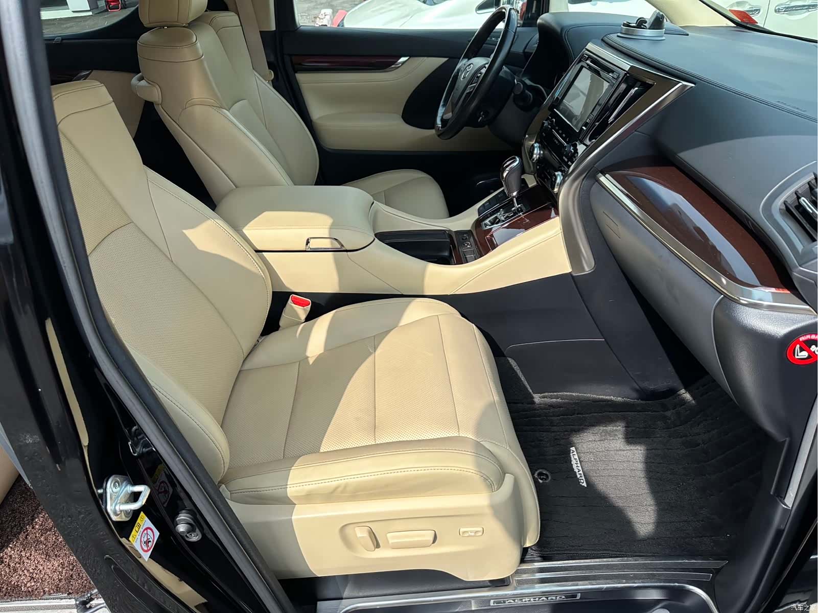 Toyota Alphard, 2018 11