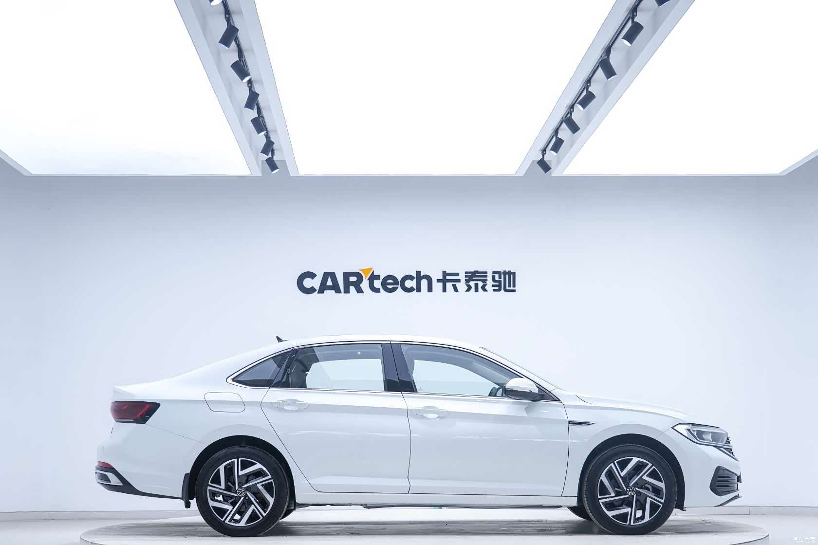 Volkswagen Sagitar, 2022 4