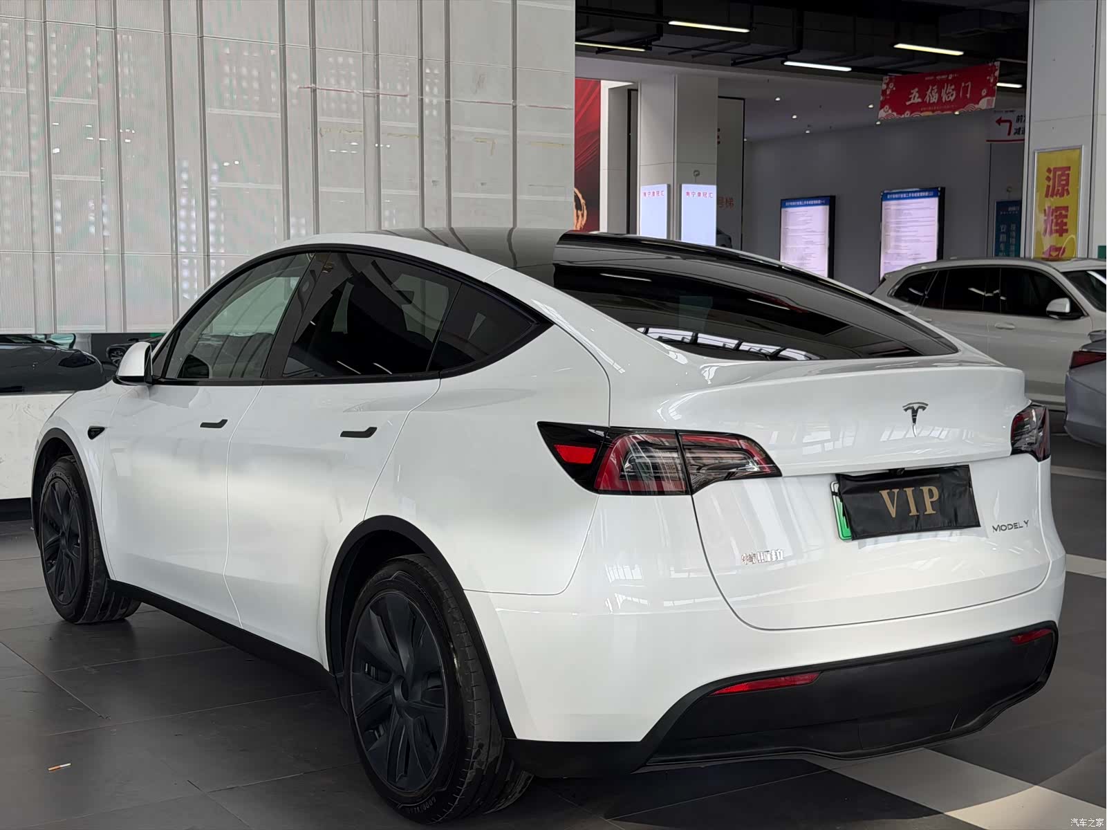 Tesla Model Y, 2024 6