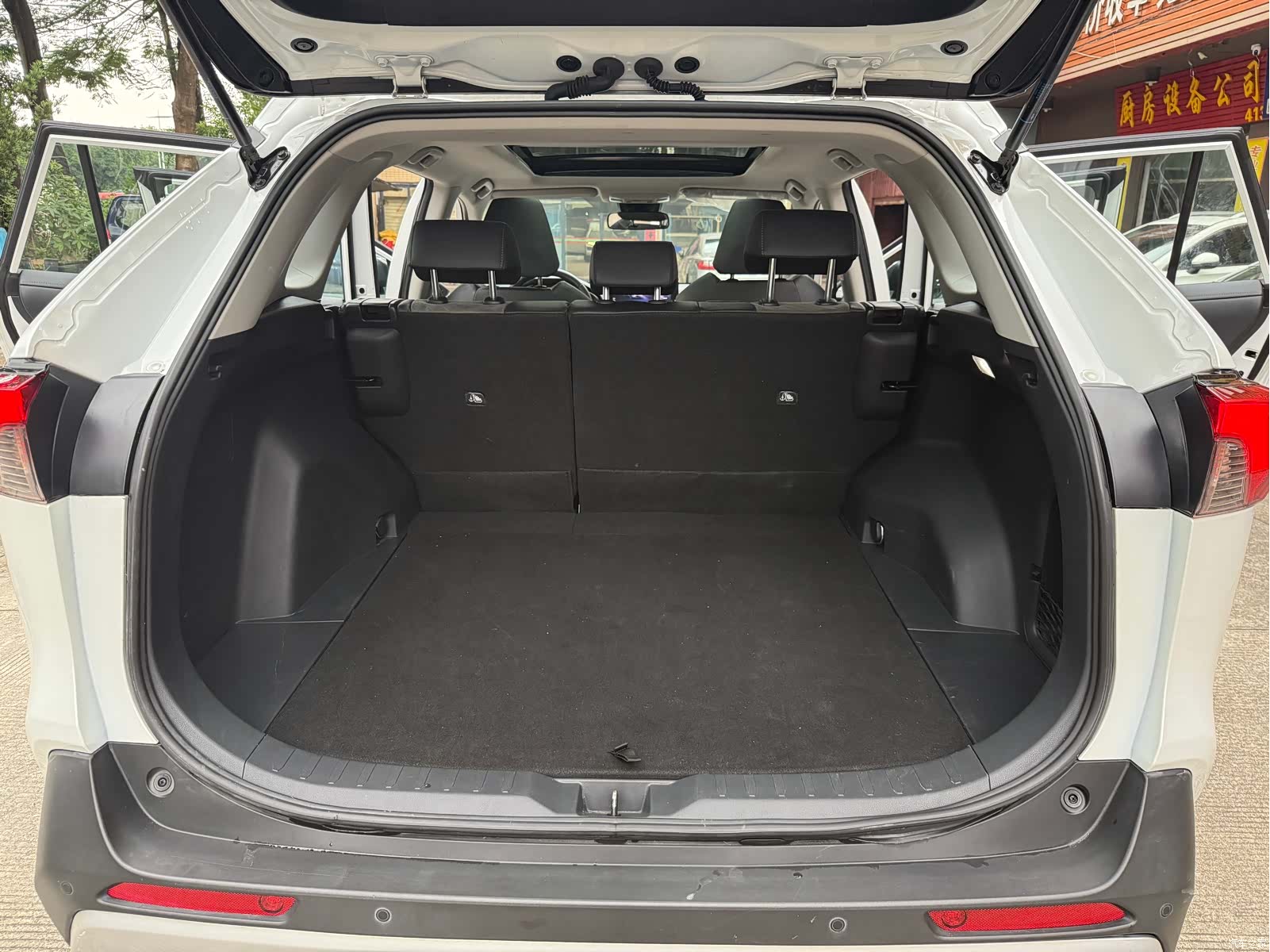 Toyota RAV4, 2024 12