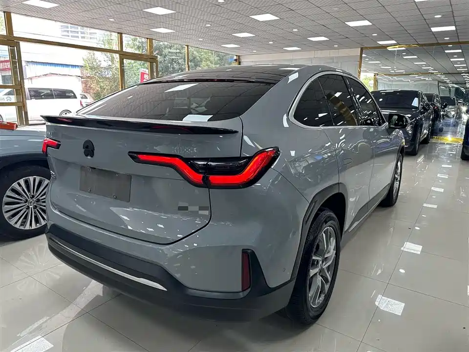 NIO ES6