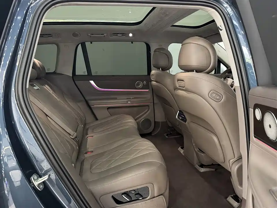 AITO Ask the world M9