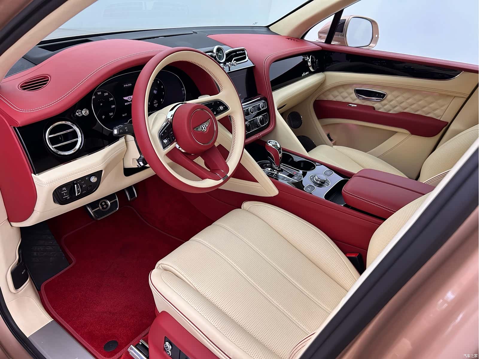 Bentley Bentayga, 2023 4