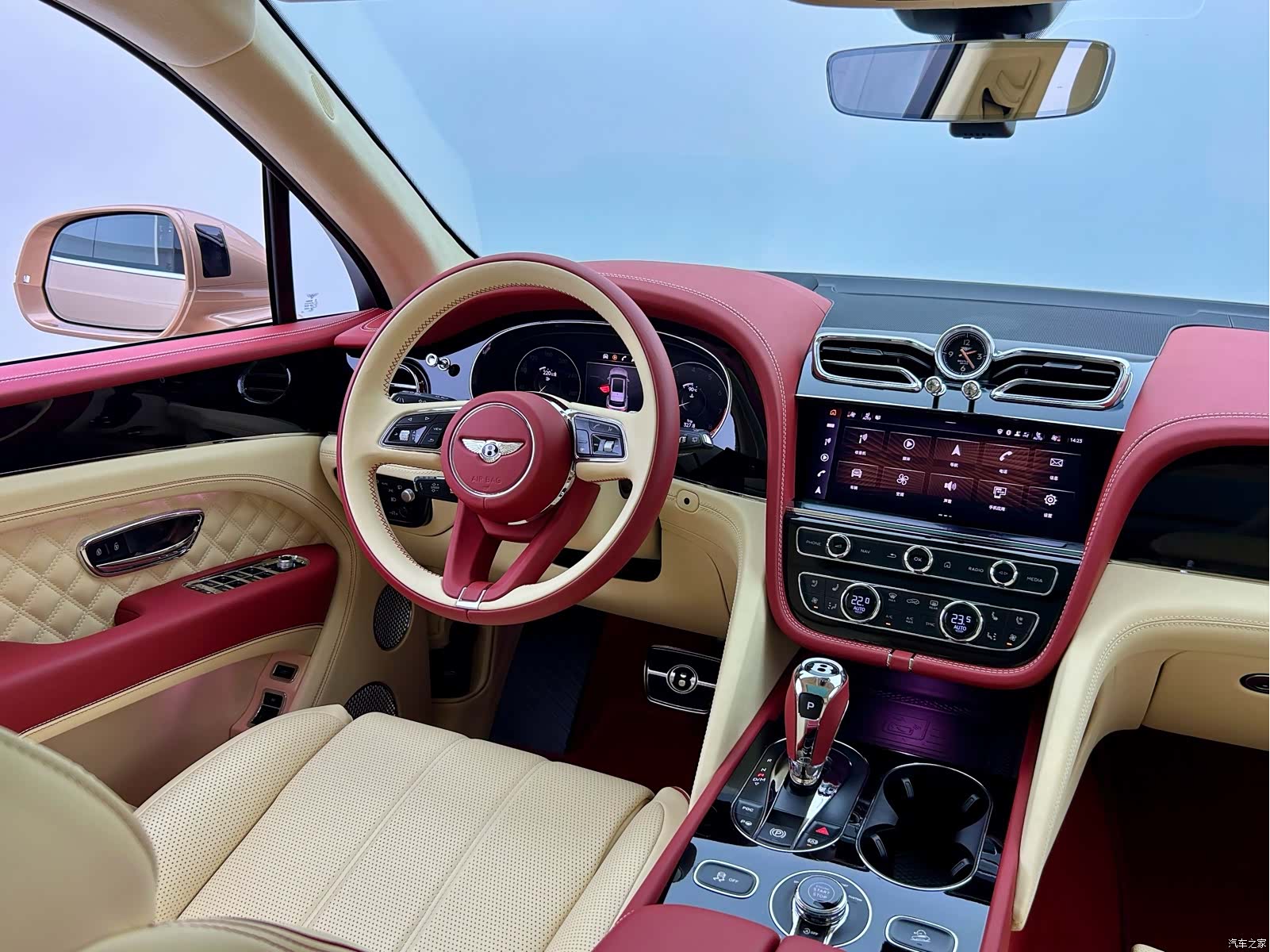 Bentley Bentayga, 2023 9