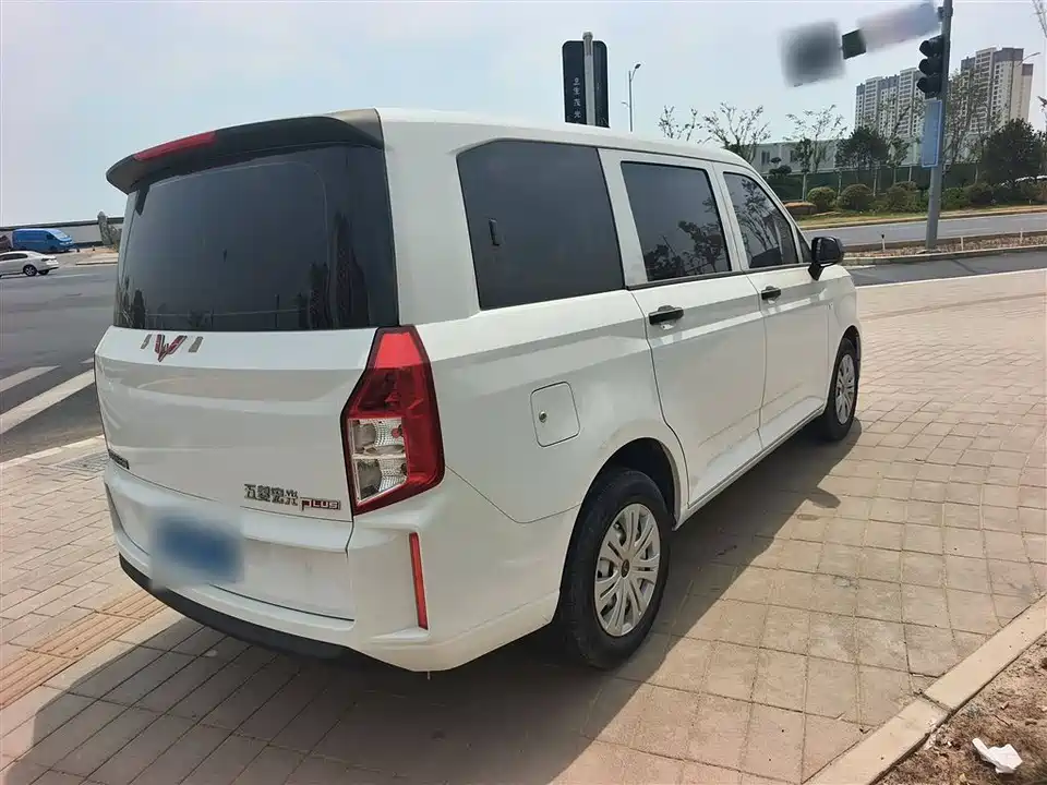 Wuling Wuling Hongguang PLUS