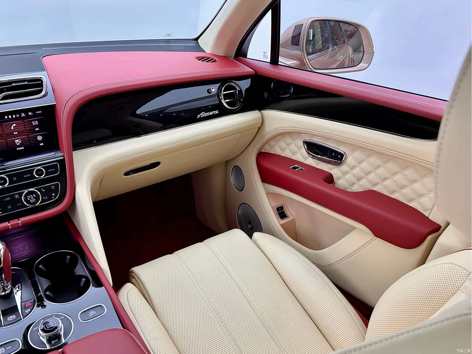 Bentley Bentayga, 2023 10
