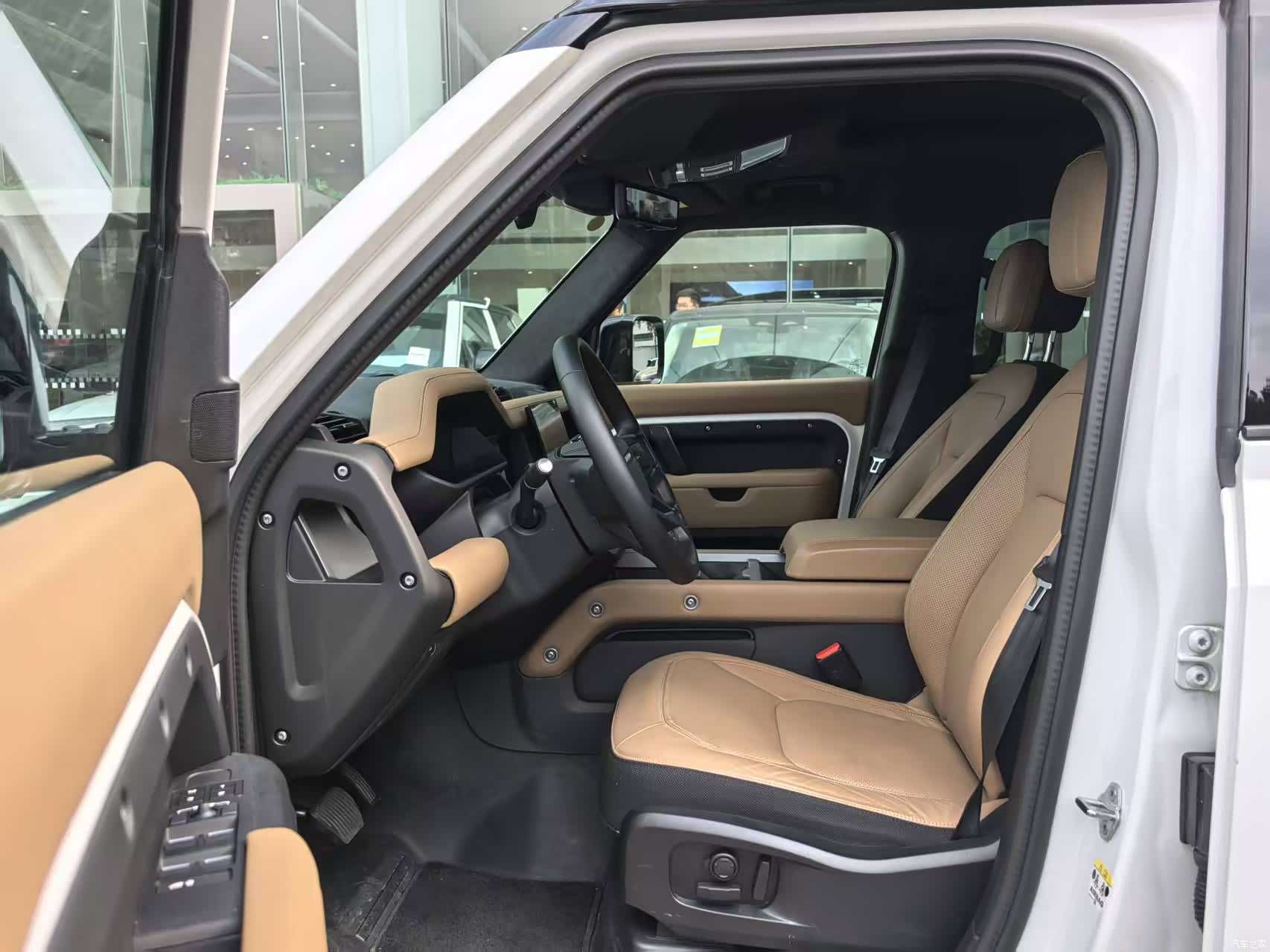 Land Rover Defender, 2025 6