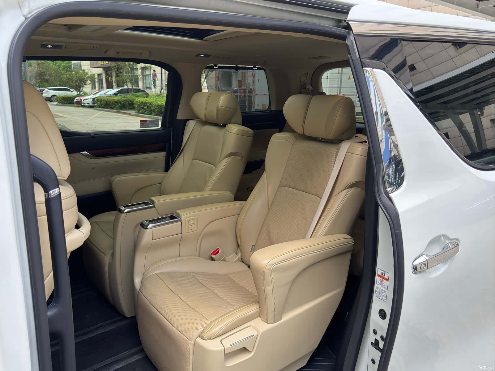 Toyota Alphard, 2016 8