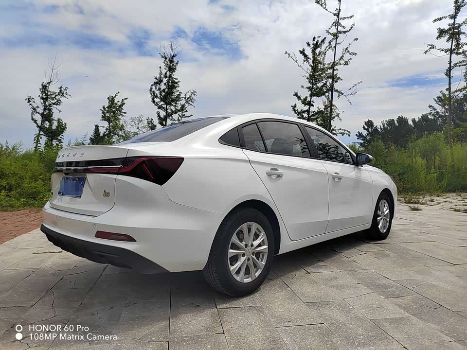 Roewe i5