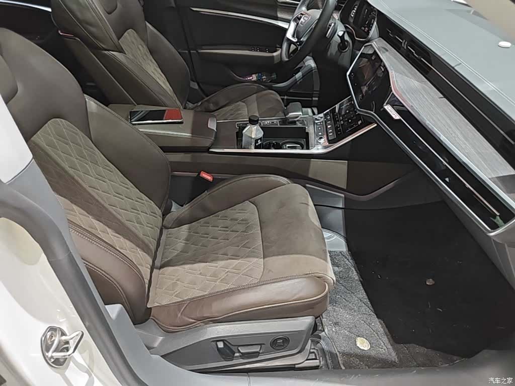 Audi A7L, 2023 25