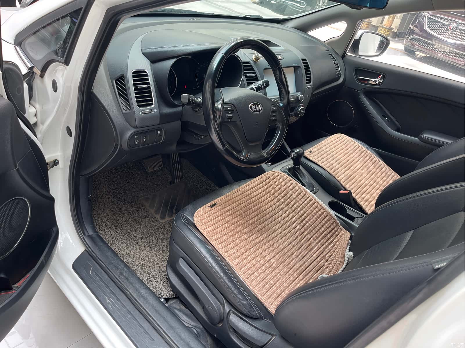 Kia K3, 2015 4