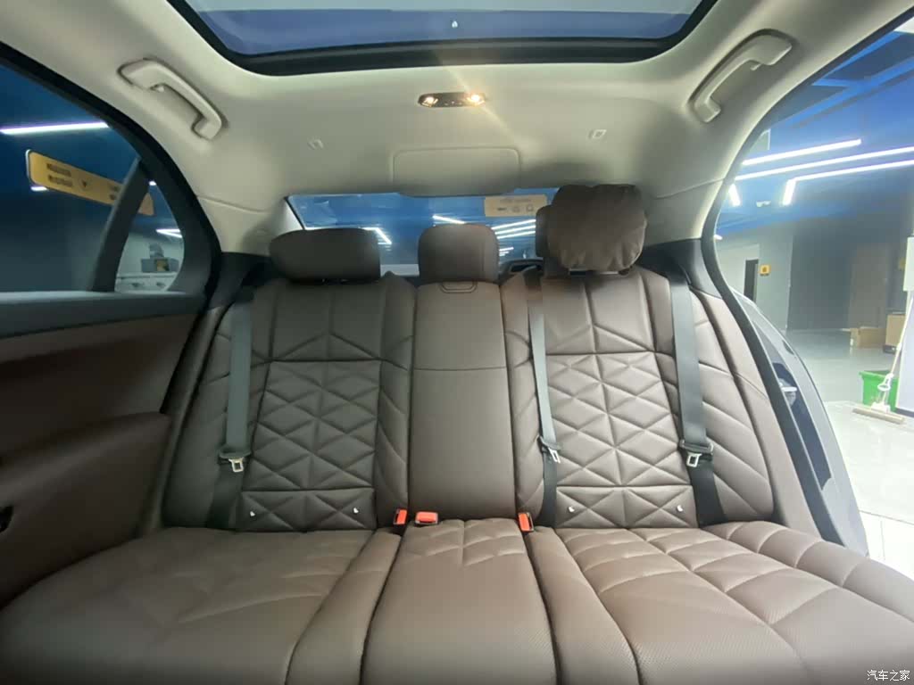 BMW i7, 2025 24