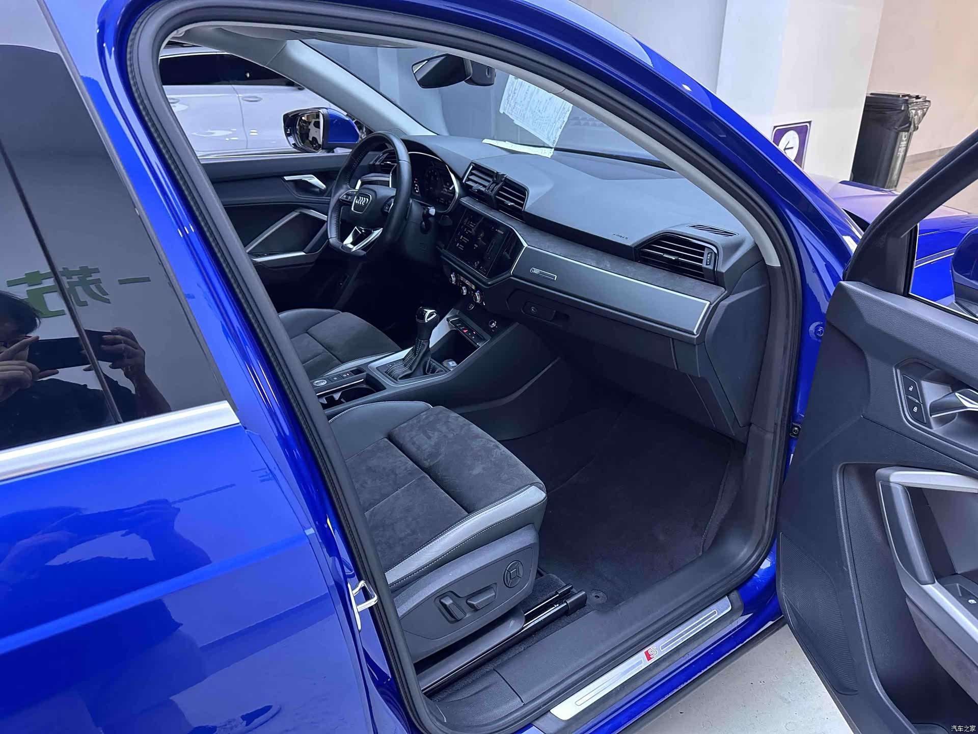 Audi Q3, 2022 10