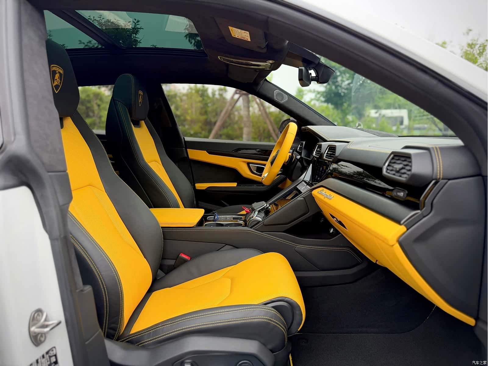 Lamborghini Urus, 2022 16