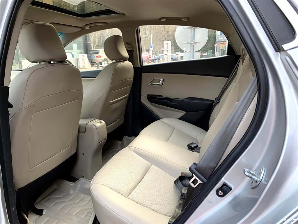 Kia K2, 2013 8