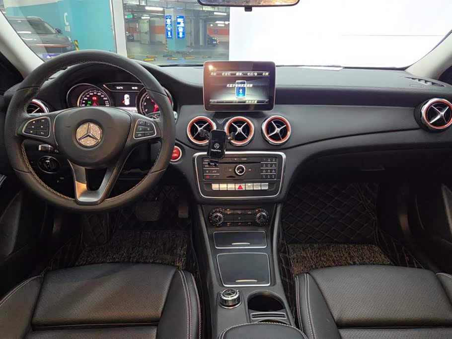 Mercedes-Benz GLA Mercedes-Benz GLA
