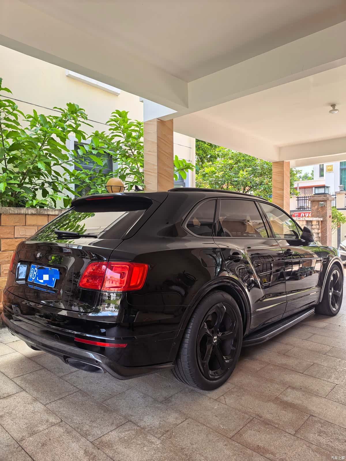 Bentley Bentayga, 2017 6