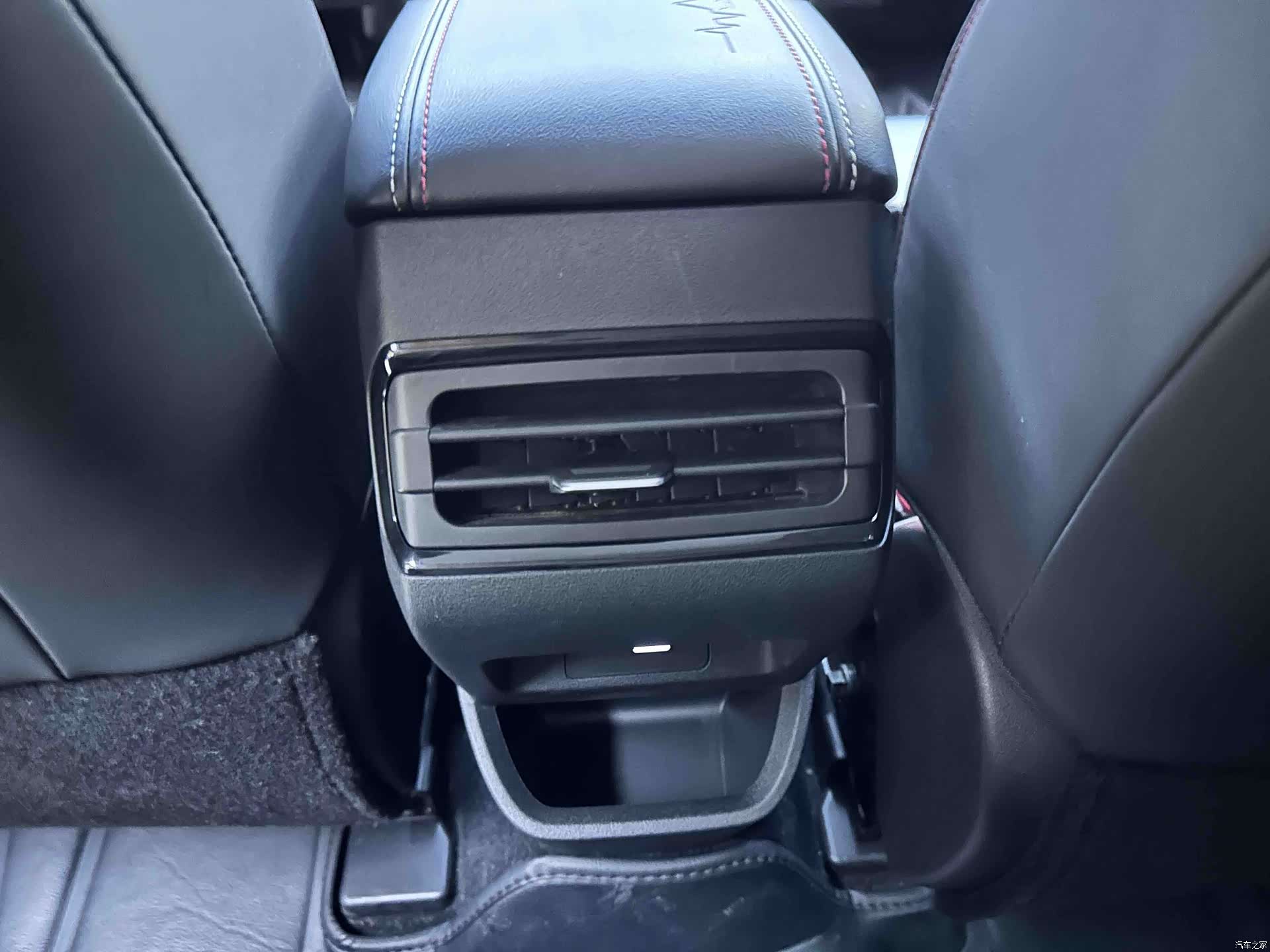 Geely Emgrand, 2022 17