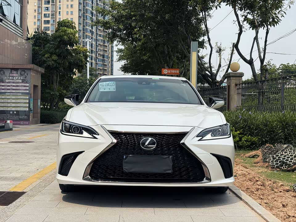 Lexus ES