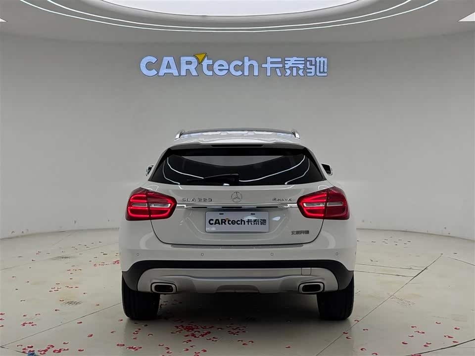 Mercedes-Benz GLA Mercedes-Benz GLA