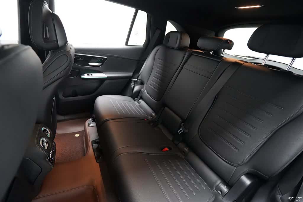 Mercedes-Benz GLC, 2024 13