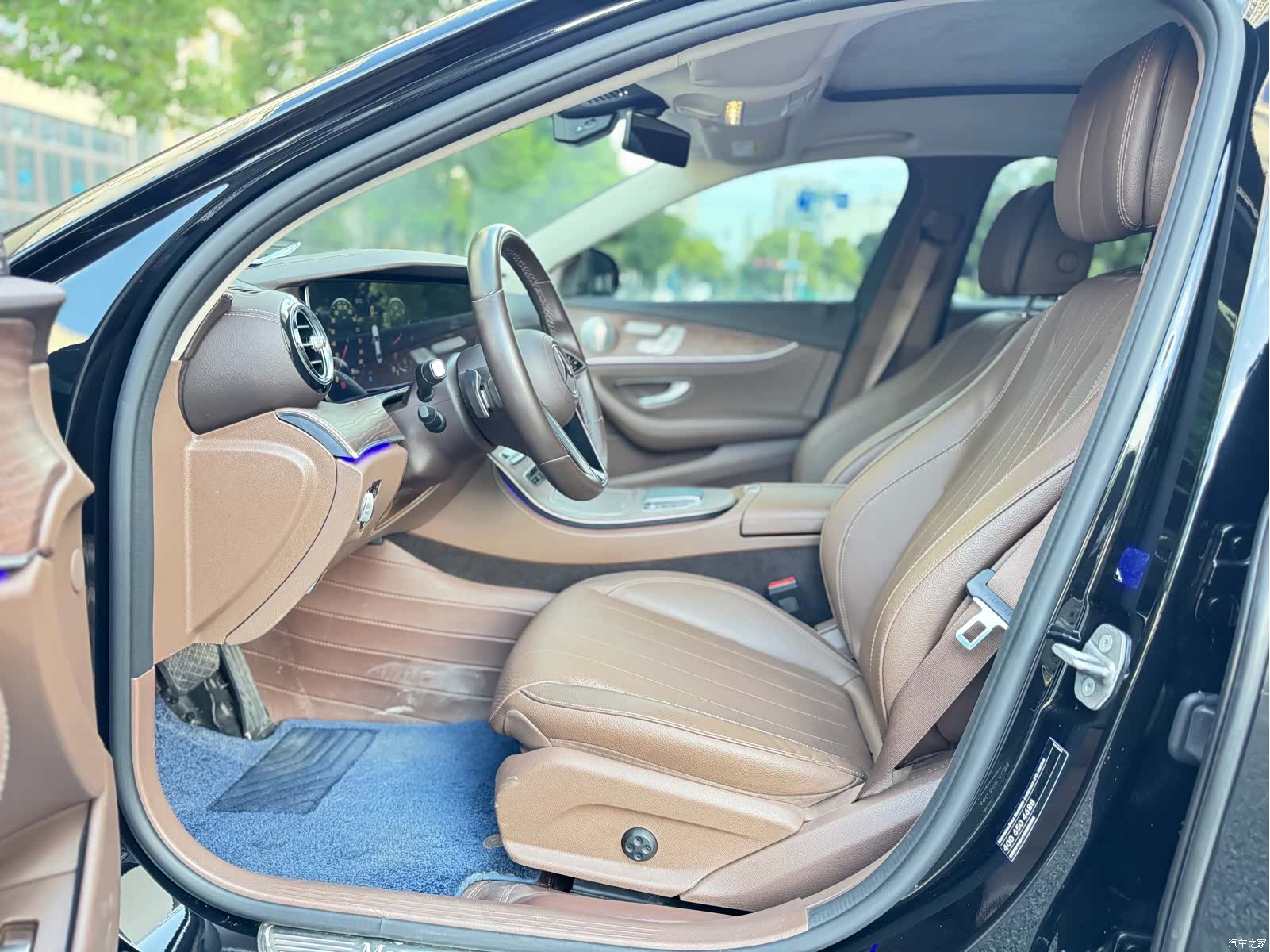 Mercedes-Benz E-Class, 2023 4