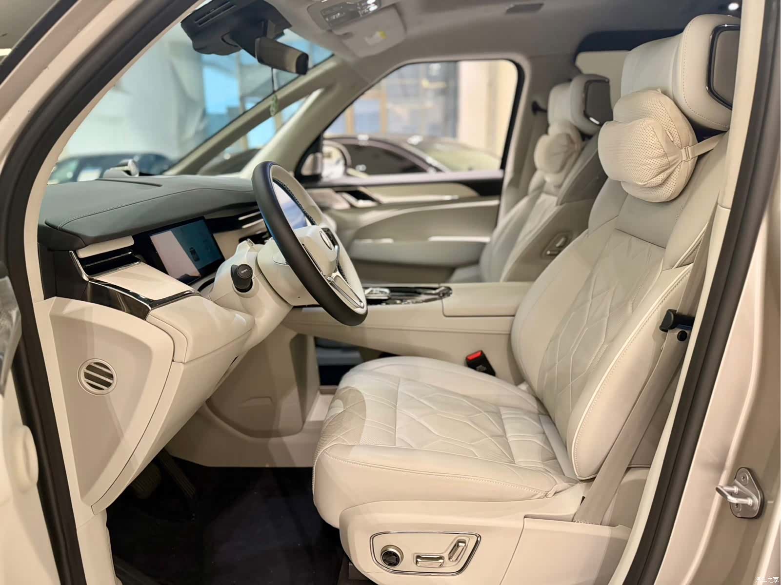 Volvo EM90, 2026 10