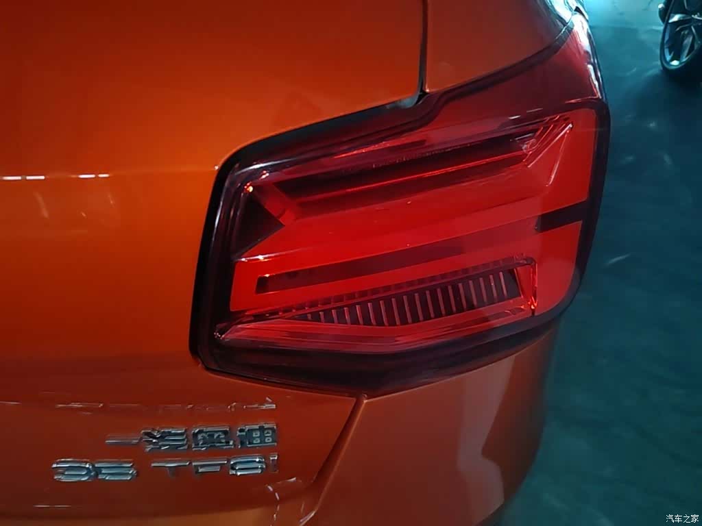 Audi Q2L, 2020 8