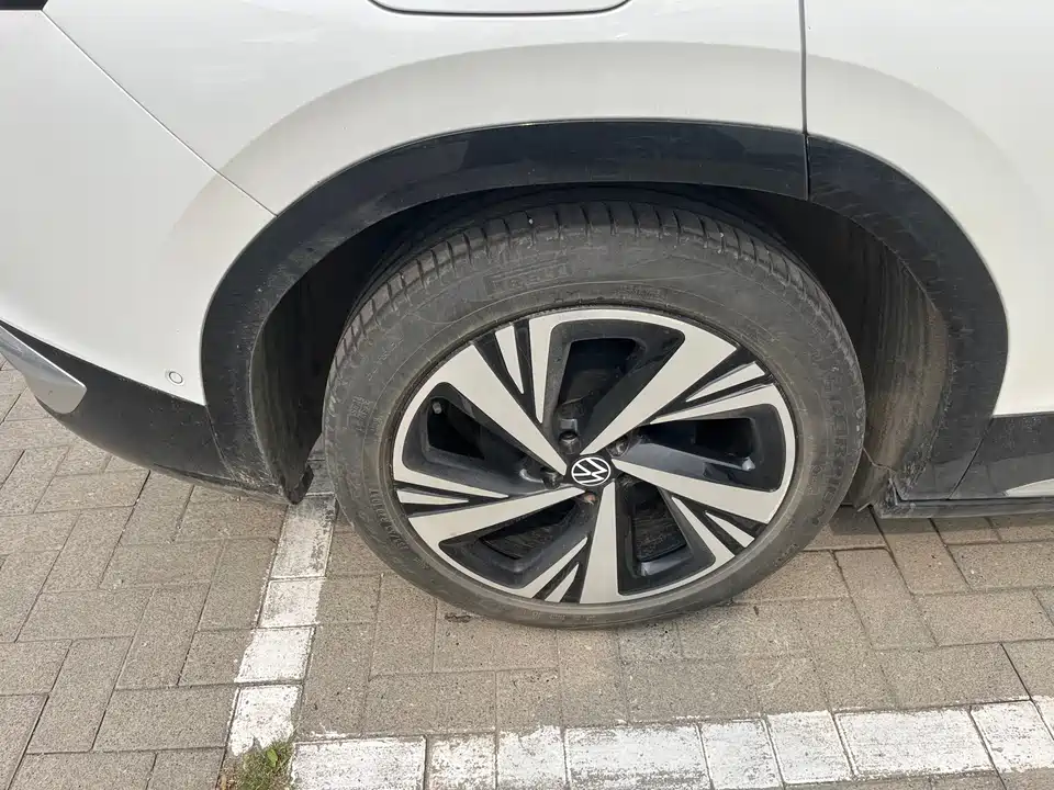 Volkswagen ID.6 CROZZ