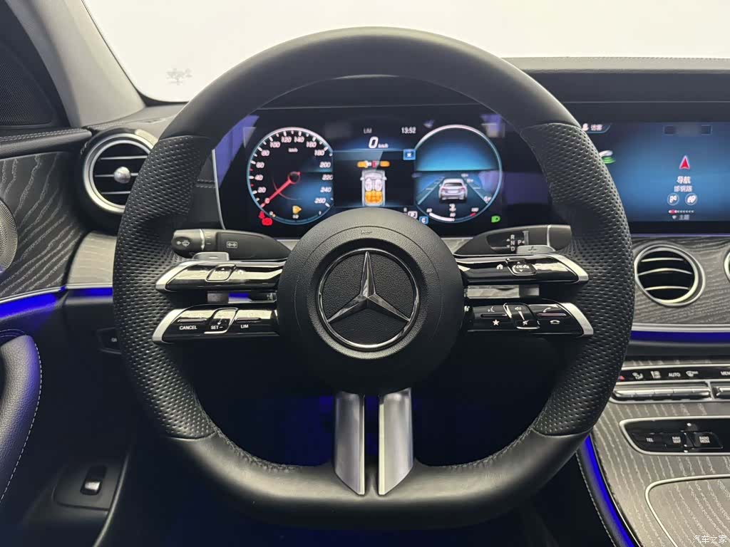 Mercedes-Benz E-Class, 2022 3